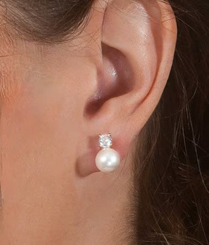 Lustrous Whisper Pearl Necklace – Timeless Elegance for Her Special Day