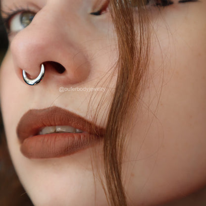 Lunar Bold Septum Clicker – Sculpted Shine for Unapologetic Style